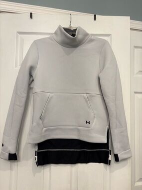 Under Armour Black and White Performance Pullover XS